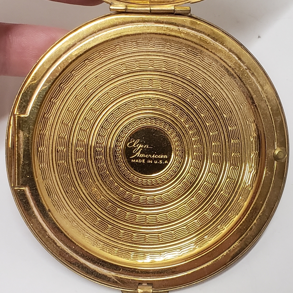Vintage Elgin American Etched Compact - Picture 3 of 10